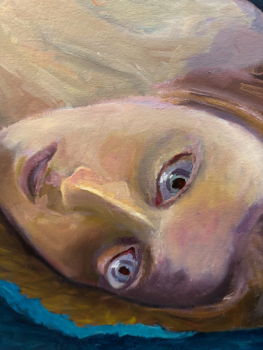 Zomer Nude On Blue Velvet - close-up-artwork